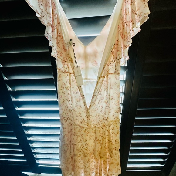 NWT. Floral WAYF Dress. Excellent condition. - Picture 2 of 11